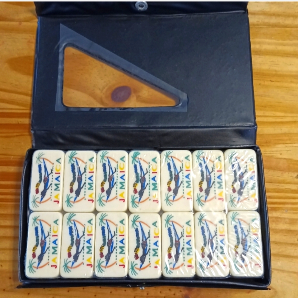 ♥️♥️♥️ Jamaica Dominoes set